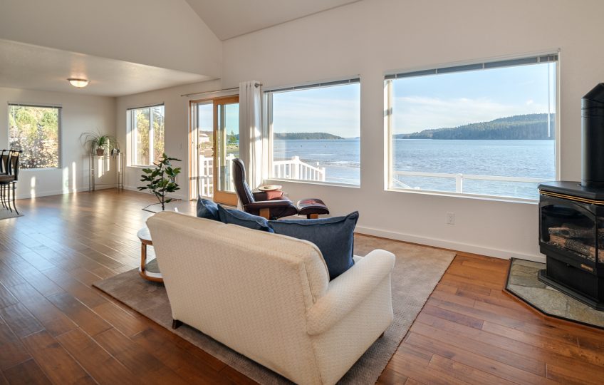 Anacortes: For Sale – Beach Front