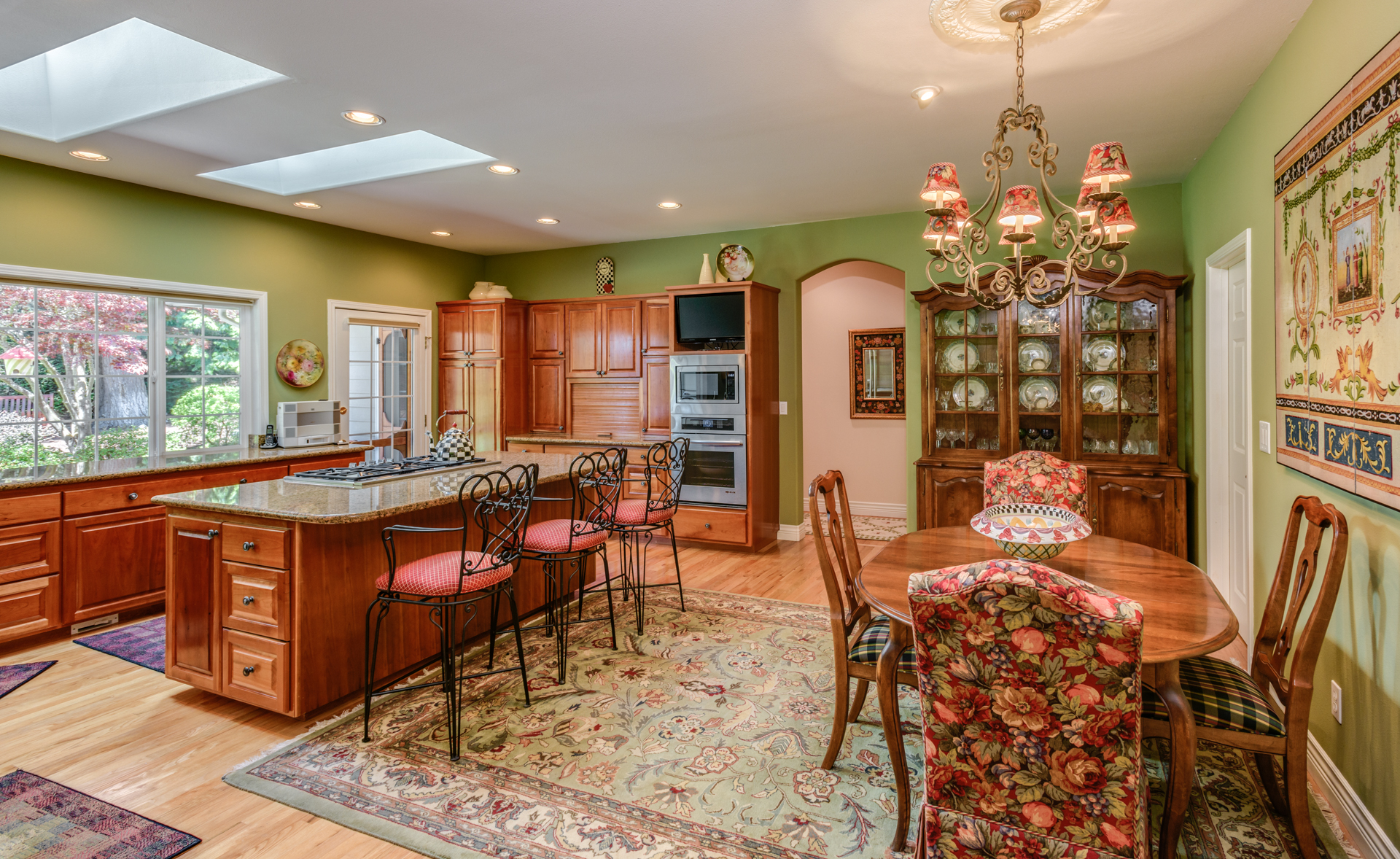 kitchen and dining room real estate photo
