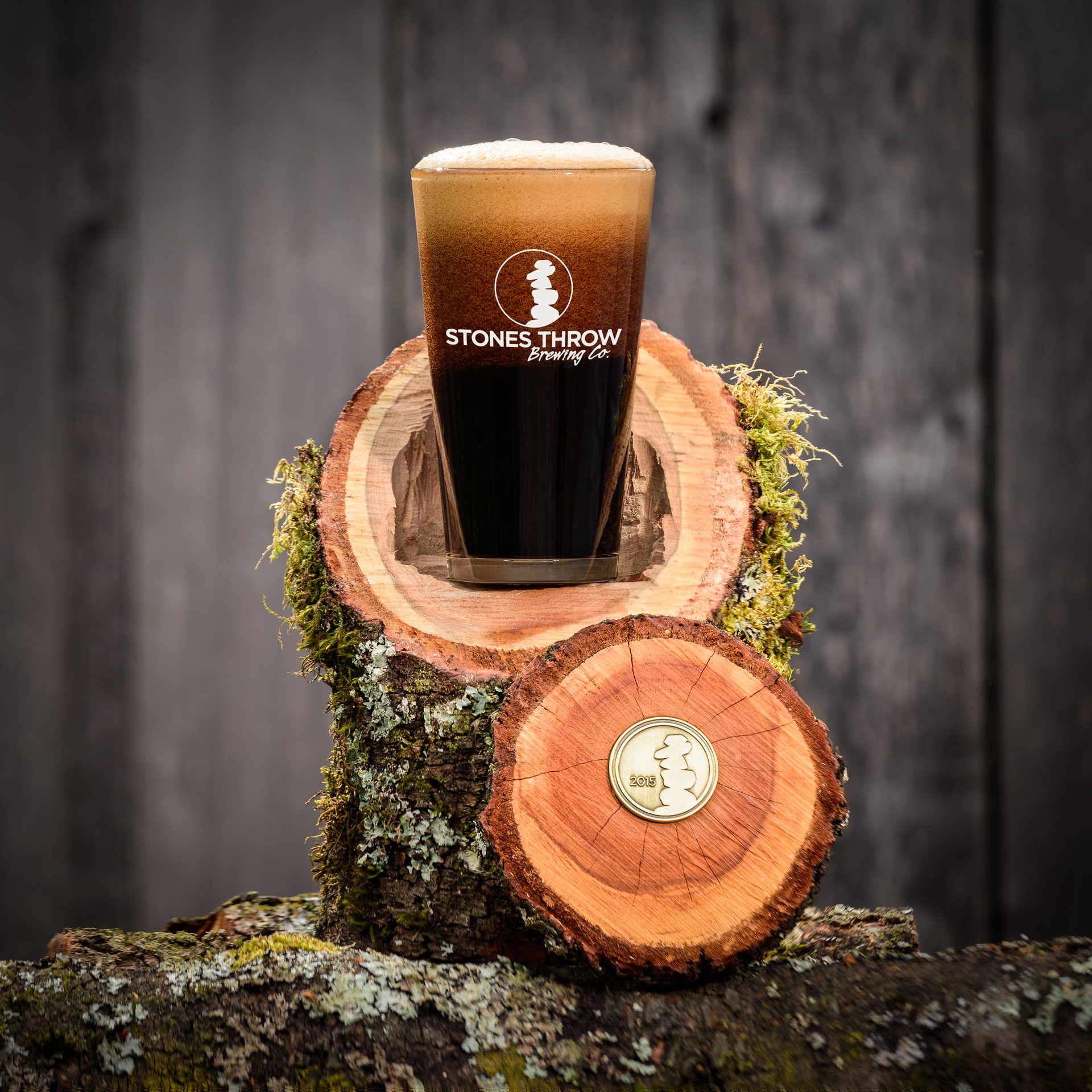 A beer sitting in a tree wood